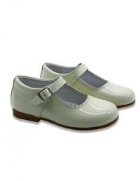 Shoe